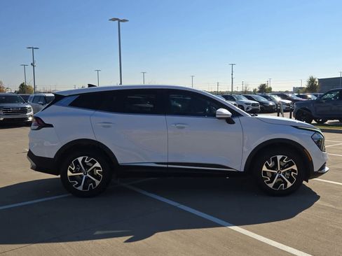 Used 2023 Kia Sportage EX image 7