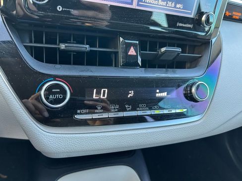 Used 2021 Toyota Corolla LE image 25