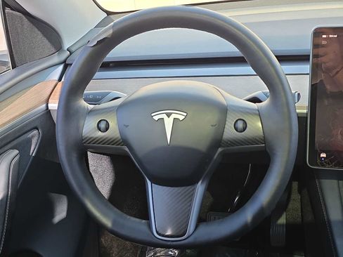 Used 2023 Tesla Model Y Long Range image 19