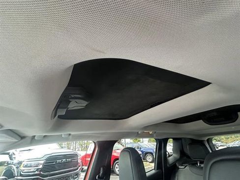 Used 2016 Jeep Renegade Trailhawk w/ Premium Trailhawk Package image 18