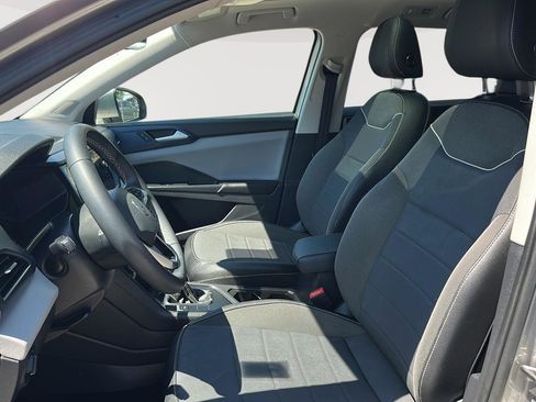 Used 2023 Volkswagen Taos SE w/ Panoramic Sunroof Package FWD image 16