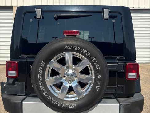 Used 2015 Jeep Wrangler Unlimited Sahara w/ Connectivity Group AWD/4WD image 4