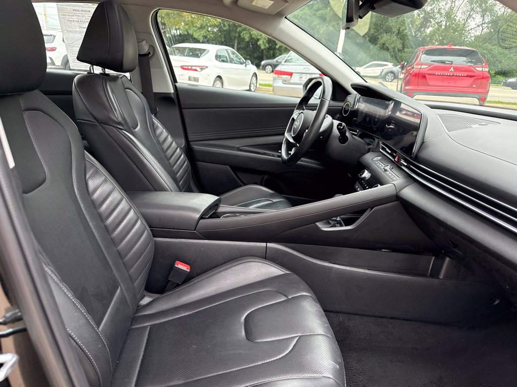 Used 2025 Hyundai Elantra Limited FWD image 17