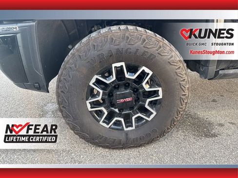 Used 2024 GMC Sierra 2500 AT4X image 16