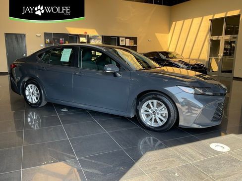 Used 2025 Toyota Camry LE image 1