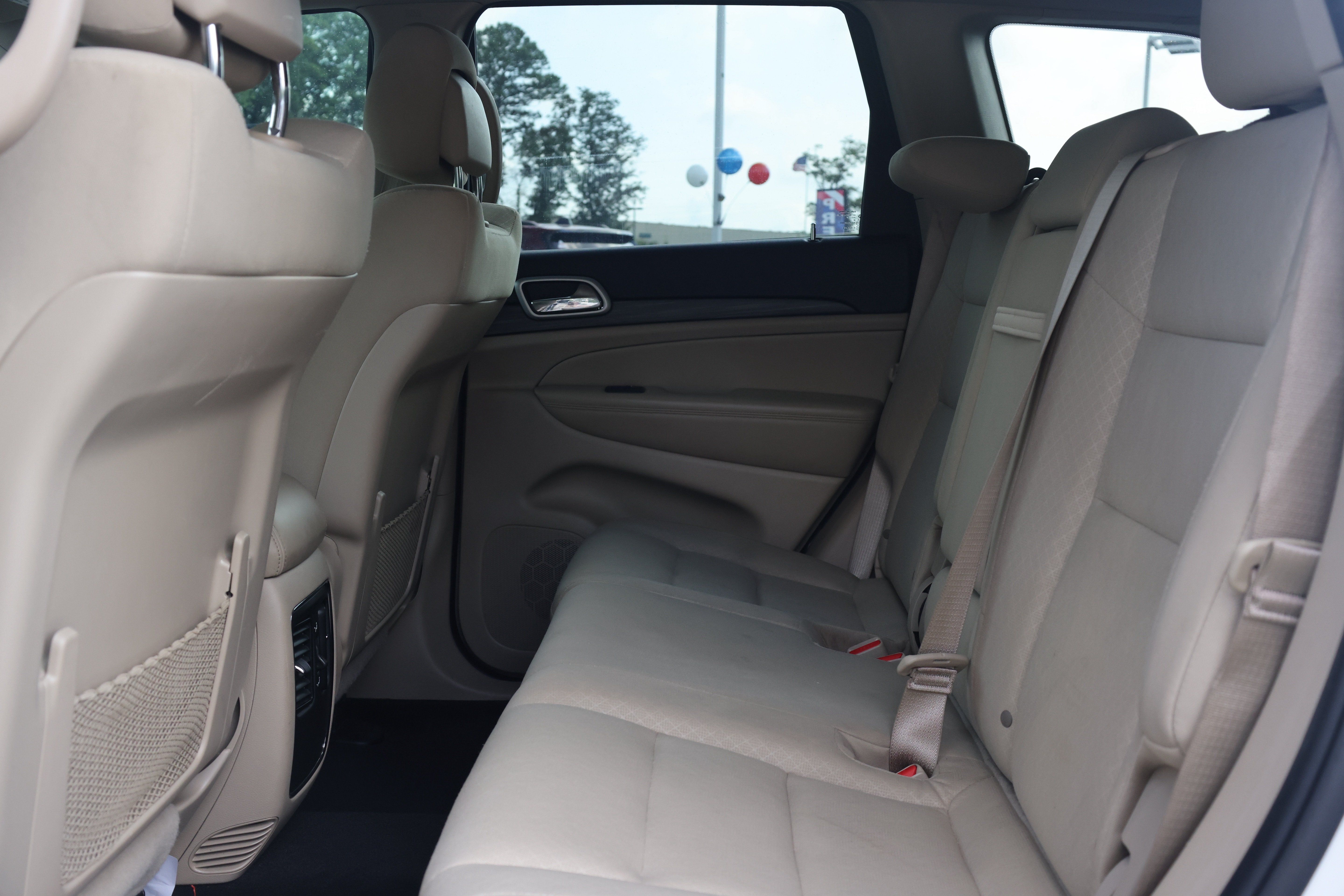 Used 2022 Jeep Grand Cherokee Laredo E AWD/4WD image 15