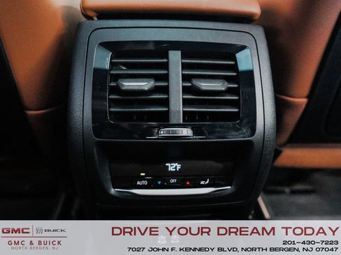 Used 2025 BMW X4 M40i w/ Premium Package image 35