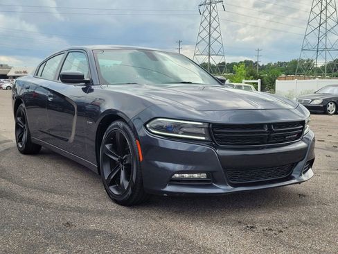 Used 2017 Dodge Charger R/T RWD image 4