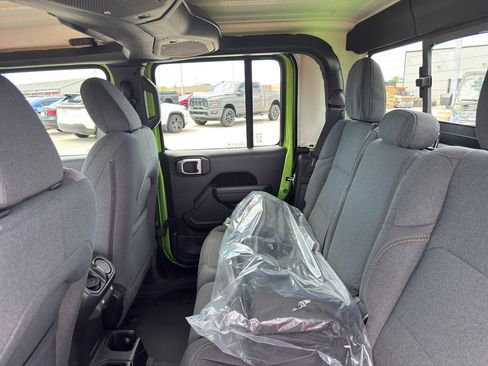 New 2026 Jeep Gladiator Sport AWD/4WD image 34
