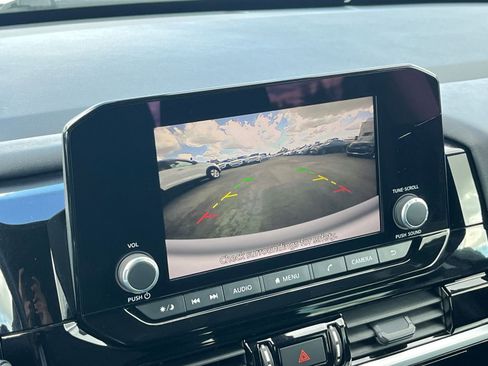 Used 2025 Nissan Pathfinder SV image 25