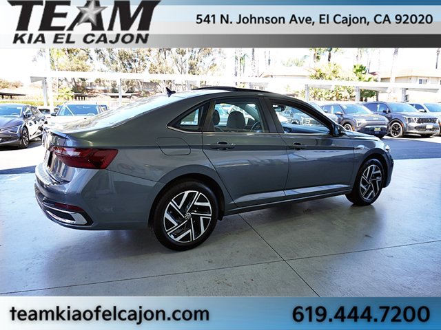Used 2023 Volkswagen Jetta SEL FWD image 9
