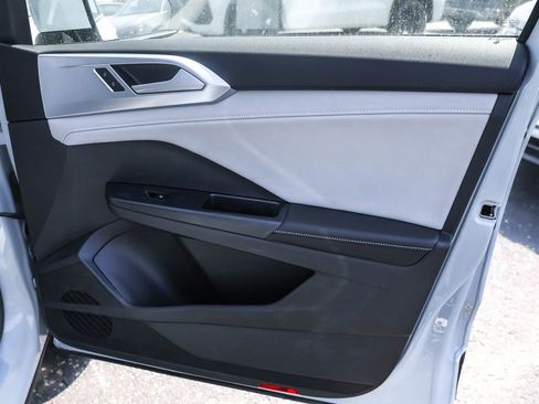New 2026 Volkswagen Taos SE AWD/4WD image 43