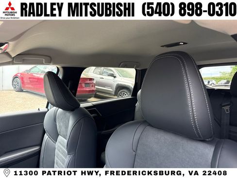 New 2026 Mitsubishi Outlander SE image 2