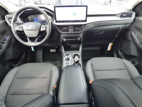 New 2025 Ford Escape SE image 2