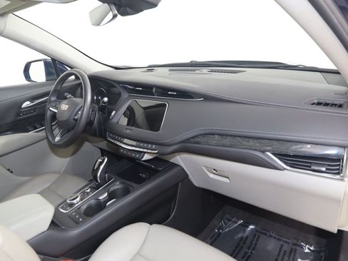 Used 2020 Cadillac XT4 Premium Luxury w/ Cold Weather Package FWD image 42