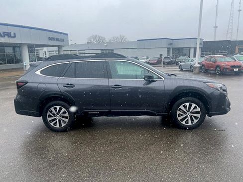 Certified 2025 Subaru Outback Premium AWD/4WD image 6