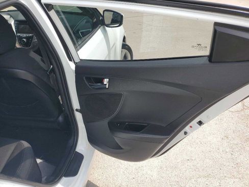 Used 2015 Hyundai Veloster image 21