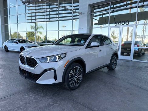 New 2026 BMW X2 xDrive28i w/ Technology Package AWD/4WD image 1