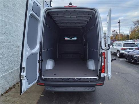 New 2024 Mercedes-Benz eSprinter 170 Cargo image 9