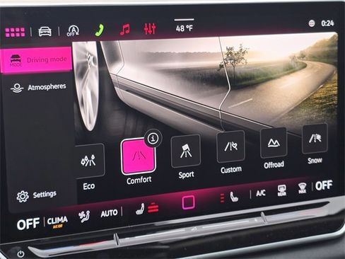 New 2026 Volkswagen Tiguan SE image 8