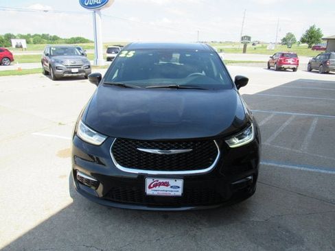Used 2025 Chrysler Pacifica Select FWD image 2