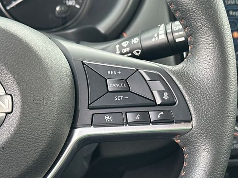 Used 2023 Nissan Kicks SR w/ SR Premium Package FWD image 27