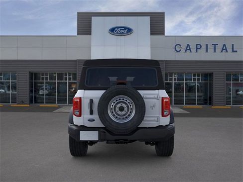 New 2025 Ford Bronco 4-Door image 5