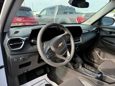 Used 2025 Chevrolet TrailBlazer LT AWD/4WD image 7