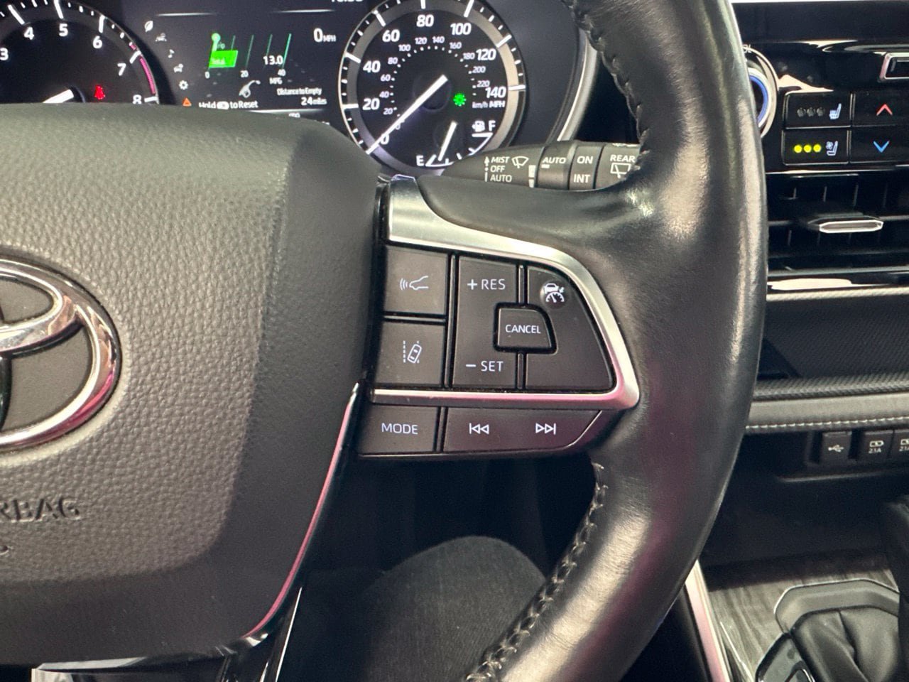 Certified 2021 Toyota Highlander Platinum AWD/4WD image 22