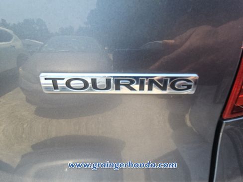 Used 2016 Honda Pilot Touring image 10