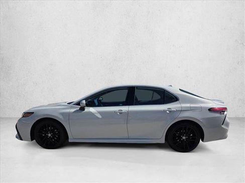 Used 2023 Toyota Camry XSE FWD image 9