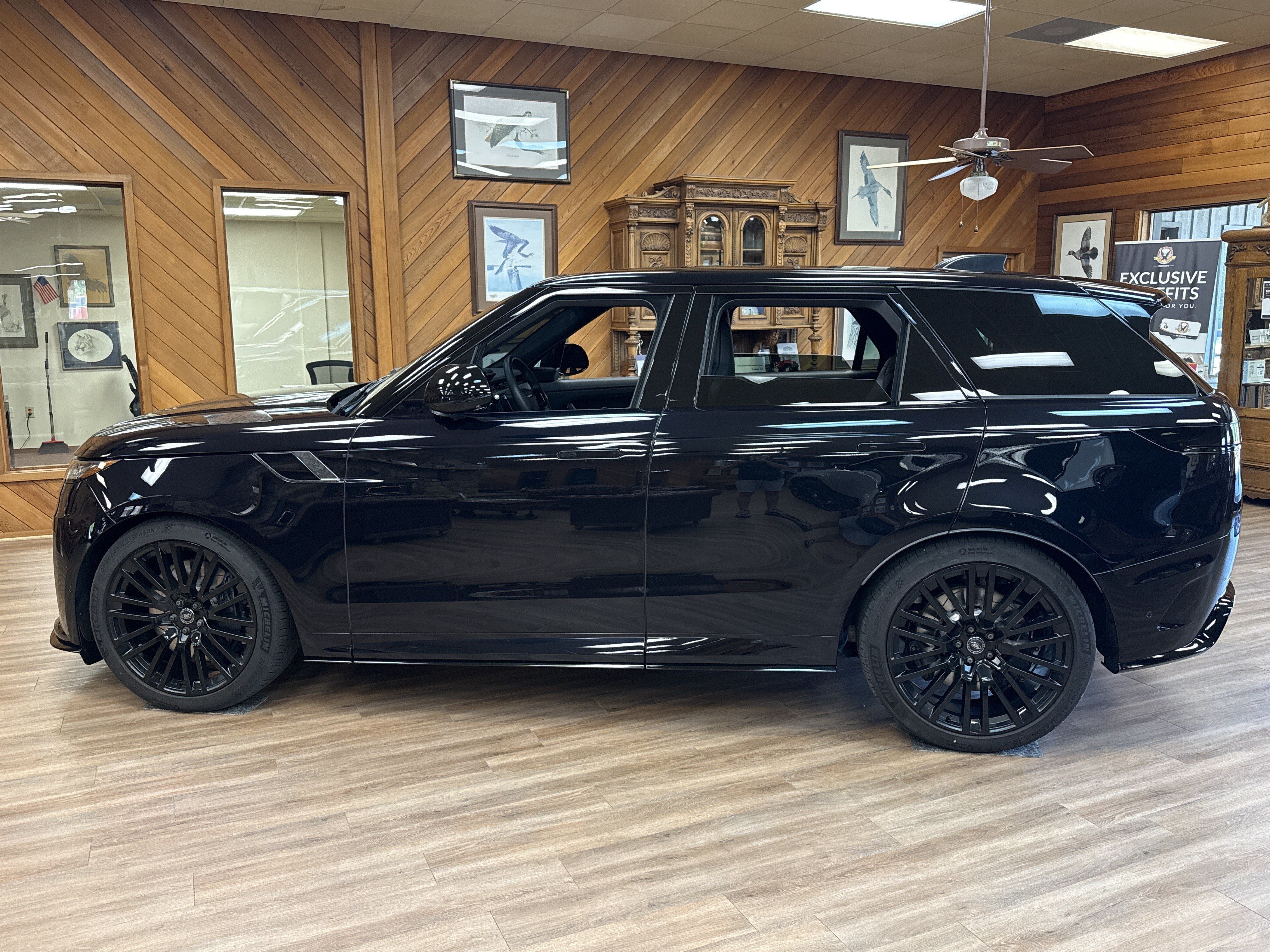 Used 2025 Land Rover Range Rover Sport SV Edition Two AWD/4WD image 4