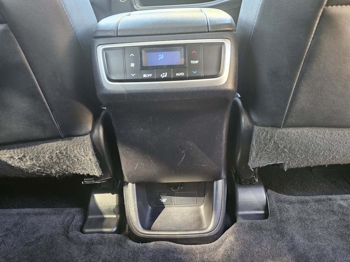 Used 2016 Toyota Highlander XLE AWD/4WD image 48