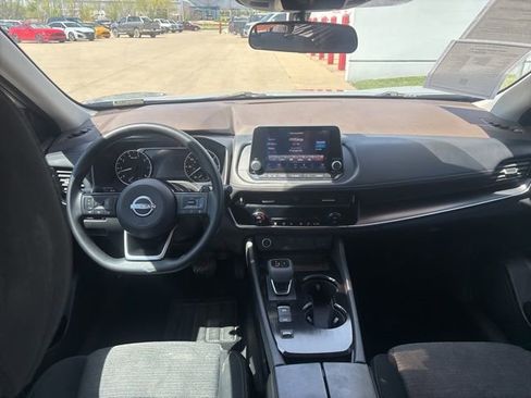 Used 2022 Nissan Rogue SV FWD image 11