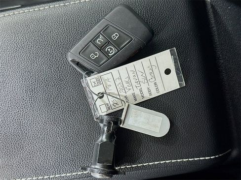 Used 2022 Volkswagen Tiguan SE R-Line image 36