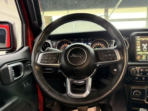 Used 2022 Jeep Wrangler Unlimited Sahara AWD/4WD image 12
