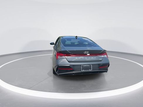 Certified 2025 Hyundai Elantra Limited FWD image 7