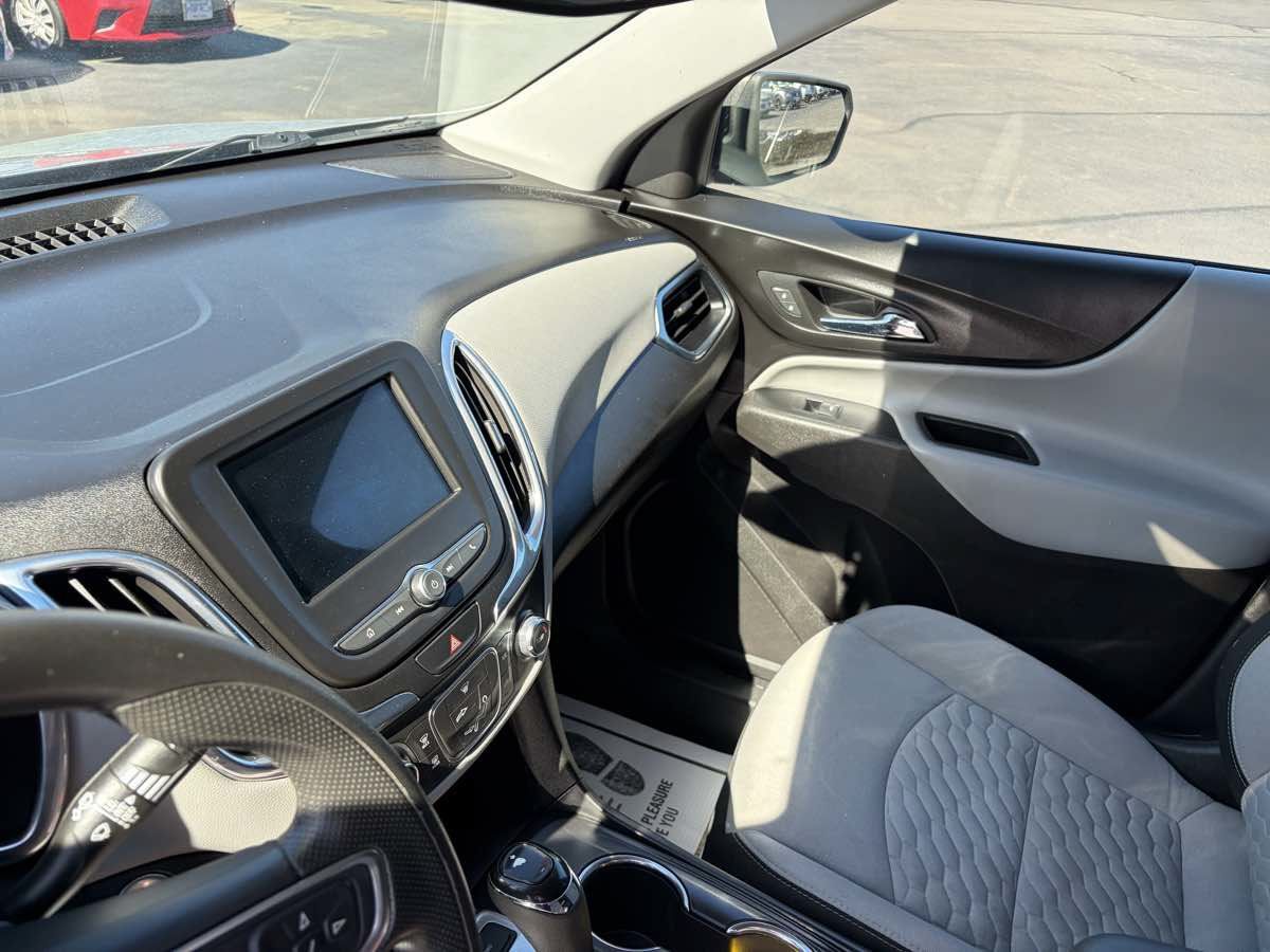Used 2019 Chevrolet Equinox LS w/ LS Convenience Package AWD/4WD image 13