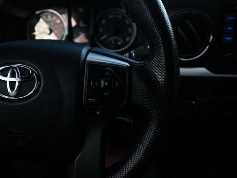 Used 2016 Toyota Tacoma Limited image 20