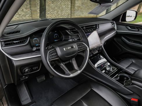 Used 2023 Jeep Grand Cherokee L Limited image 26