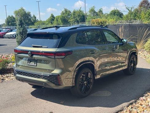 New 2025 Volkswagen Tiguan SE R-Line image 5