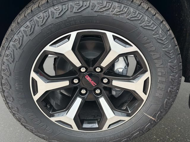 New 2026 GMC Yukon AT4 w/ AT4 Premium Plus Package AWD/4WD image 10