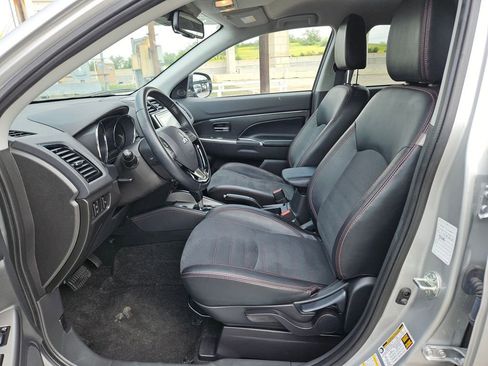 Used 2025 Mitsubishi Outlander Sport SE AWD/4WD image 11