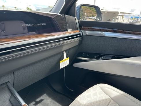 New 2026 Cadillac Escalade Platinum Sport AWD/4WD image 6