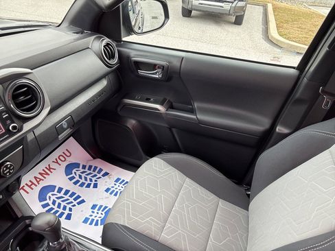 Used 2020 Toyota Tacoma TRD Off-Road image 13