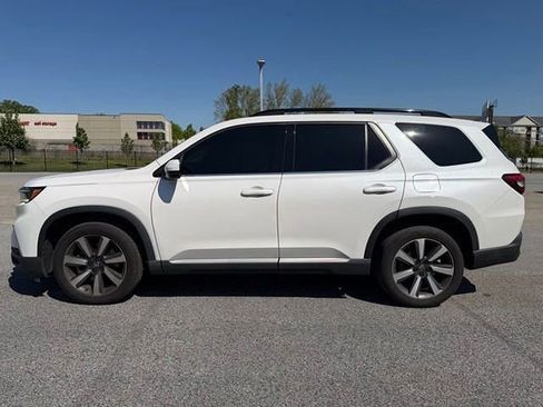 Used 2023 Honda Pilot Touring image 4