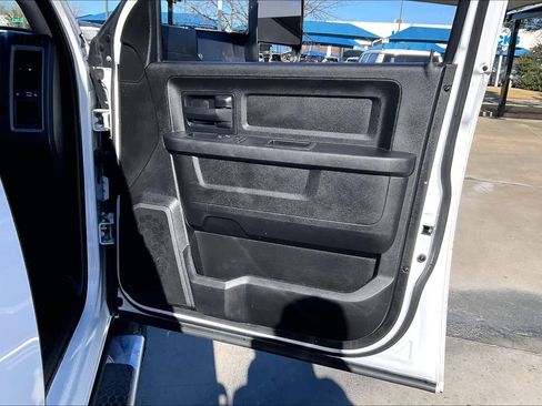 Used 2018 RAM 2500 Tradesman w/ Chrome Appearance Group image 21