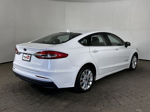 Used 2019 Ford Fusion SE FWD image 9