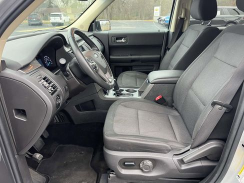 Used 2019 Ford Flex SE image 14