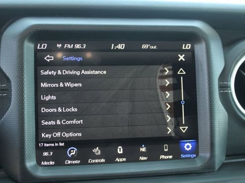 Used 2022 Jeep Wrangler Unlimited Sahara w/ Cold Weather Group AWD/4WD image 34